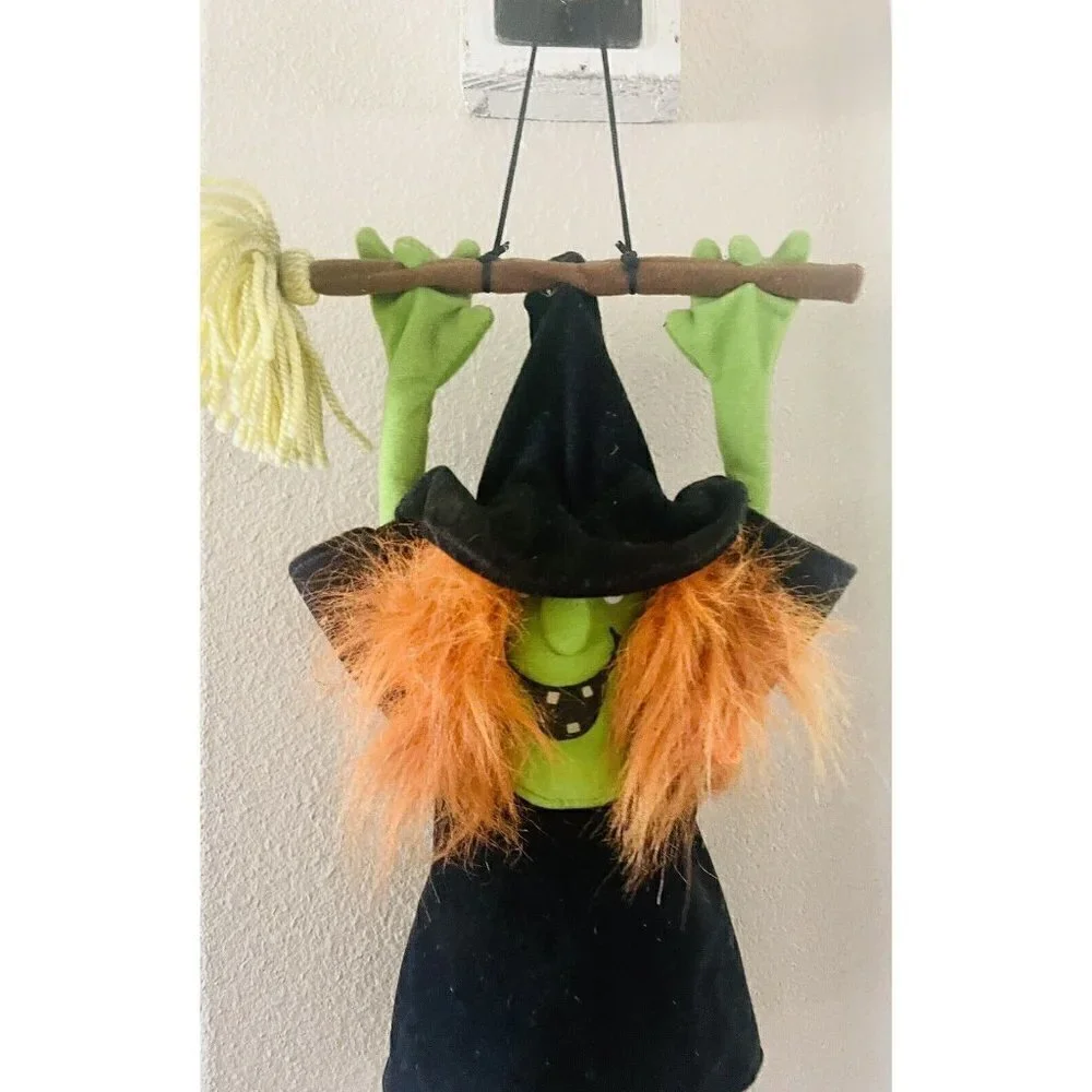 Vintage Hanging Halloween Witch Musical Plush Dakin 1991 Lullaby Pull Legs Child